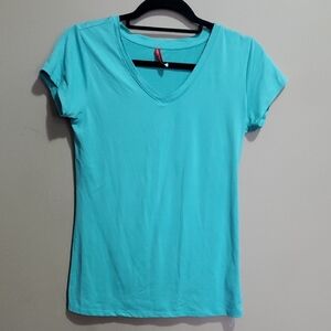 Emme Jordan Women's Aqua V-Neck T-Shirt Size Large